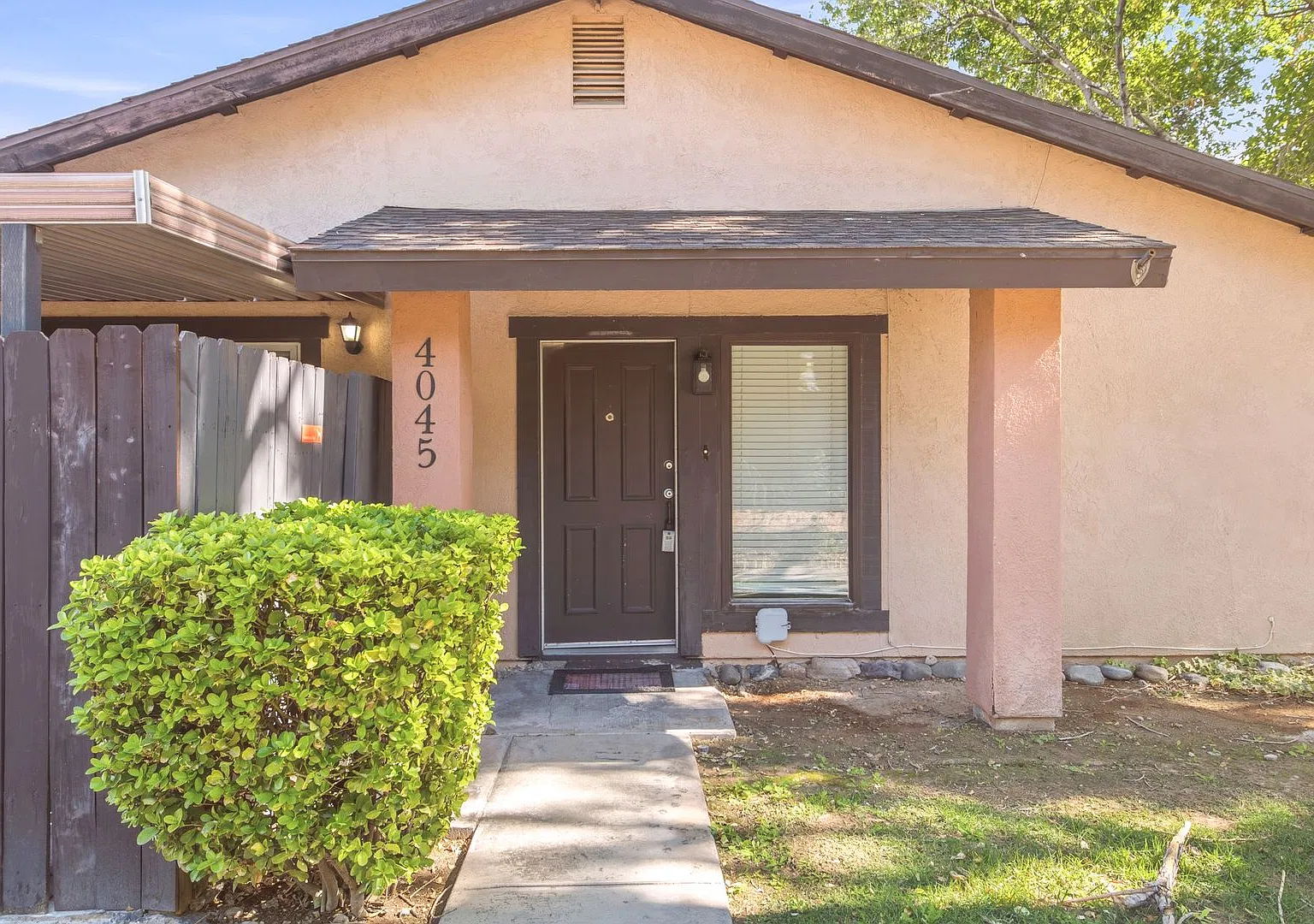 Lovely Move-In Ready 3-Bedroom Single-Story Las Vegas Townhome! — Photo 3