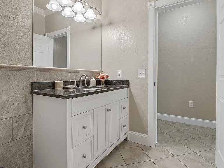 7559 Glen Mont Dr — Photo 20