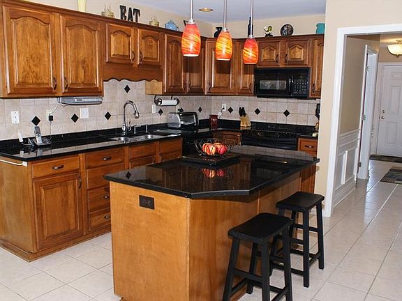 4th image of 321 Deemers Dr
