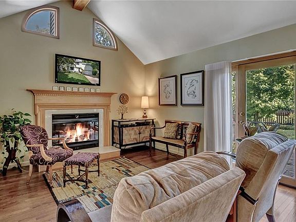 4th image of 75 Lyrae Dr