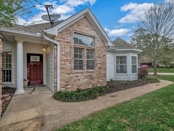 2nd image of 107 Garden Walk Ln
