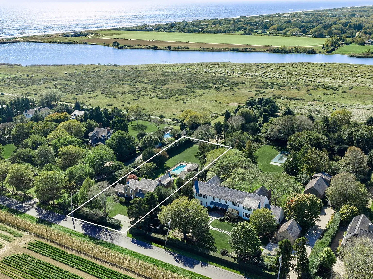 Classic Wainscott Farmhouse — Photo 3