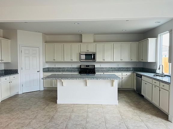 4th image of 358 Manuel Ct
