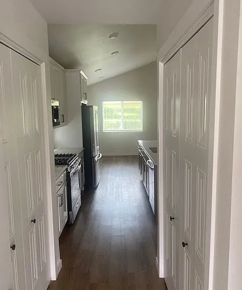 12 Huntington Dr — Photo 3