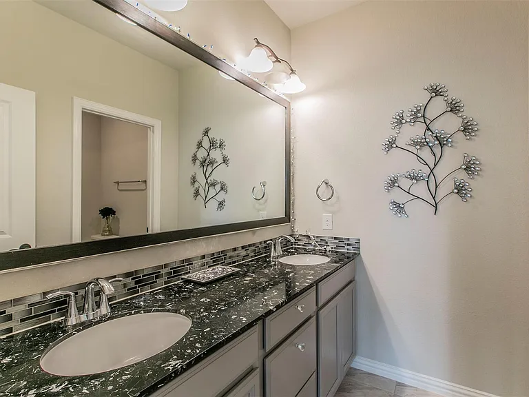 1015 Zachary Way — Photo 16