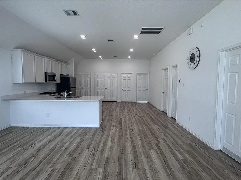 15746 Harding Bend Dr — Photo 4