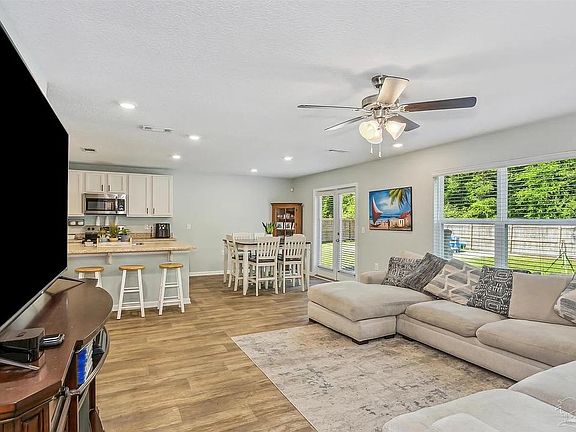 3rd image of 6377 Churchill Cir
