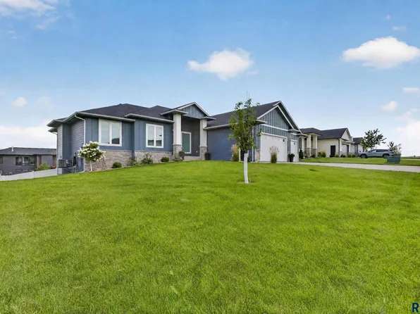 7428 E Twin Pines Ct, Sioux Falls, SD 57110