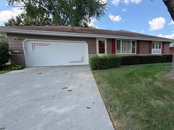1125 N Pontiac Dr, Janesville, WI 53545