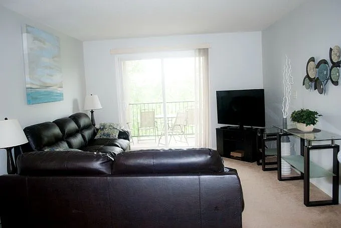 2 bed, 1000 sqft, $2,695 — Photo 2