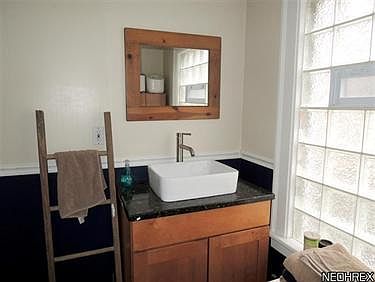 4th image of 1599 Belle Ave