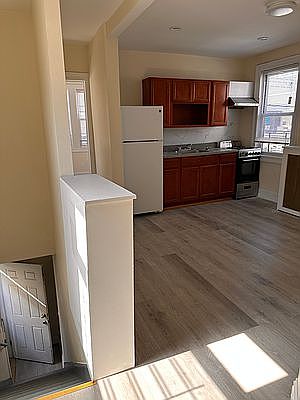 3rd image of 1432 Forest Ave Floor 2