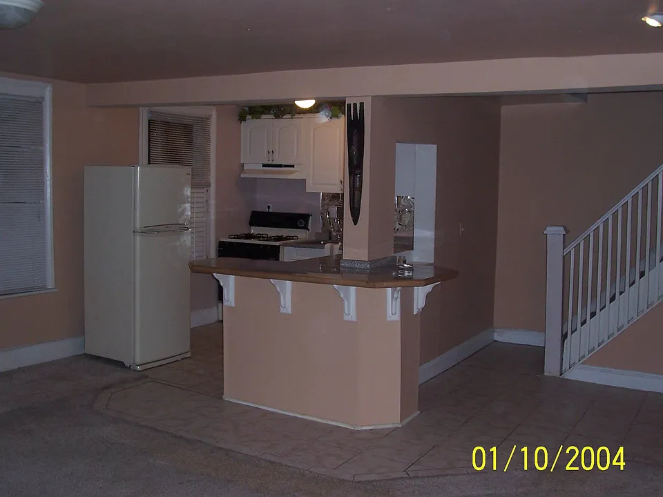 Apt3 Liv/Kitch-BBar