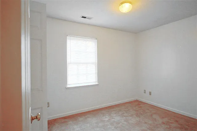 304 Gladstone Dr — Photo 12