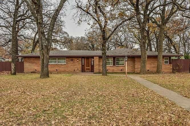 1st image of 900 Nancy Dr