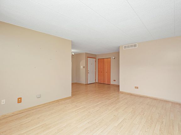 5th image of 5630 W 103rd St APT 108