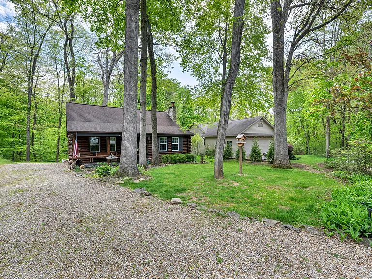 410 Apple Hill Dr N — Photo 25