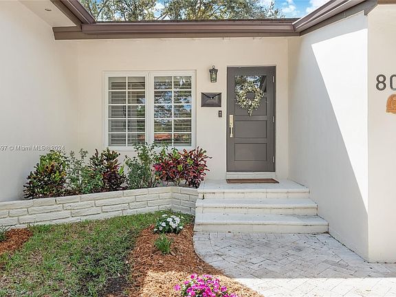 2nd image of 808 Obispo Ave