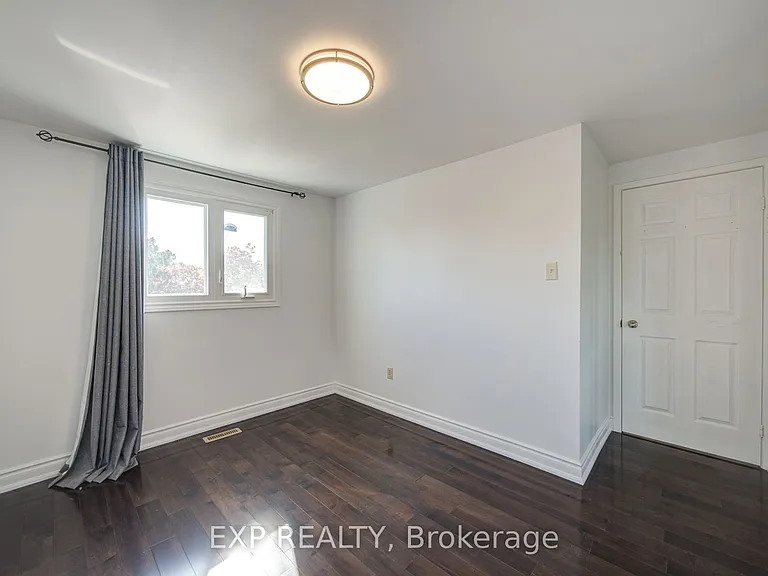82 Muirlands Dr — Photo 23