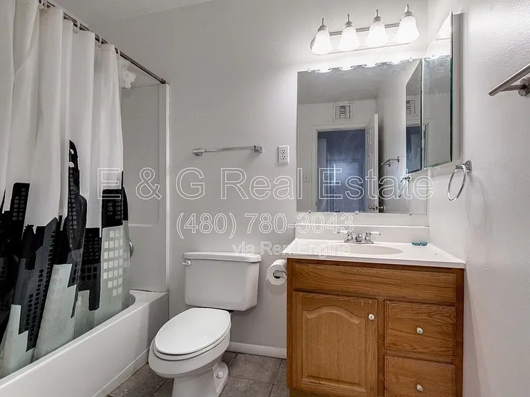 1308 W 6th St — Photo 13