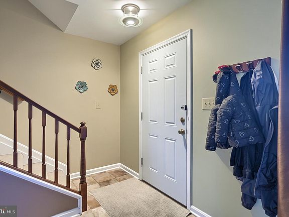 3rd image of 305 Woodland View Ct