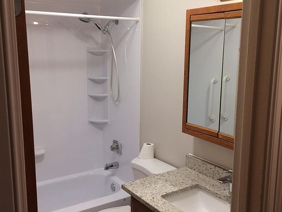 3rd image of 825 S Dwyer Ave APT B