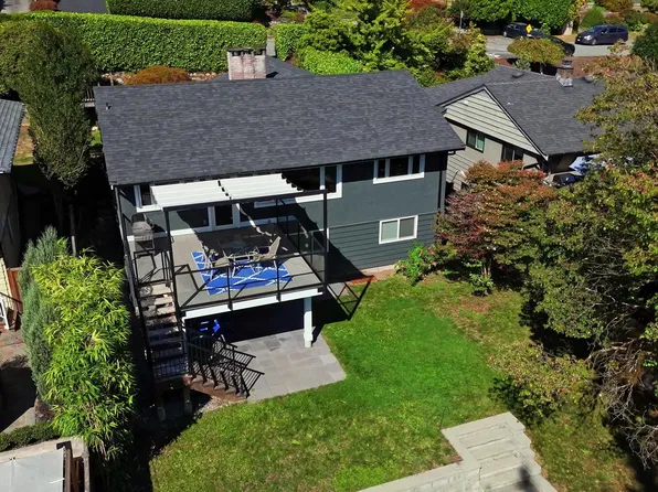 1243 Cloverley St, North Vancouver, BC V7L 1N7