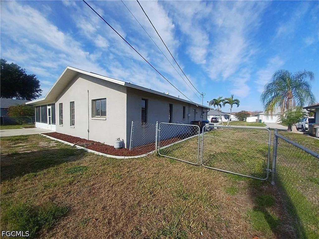 3 bed, 2.0 bath, 1451 sqft, $2,150 — Photo 1