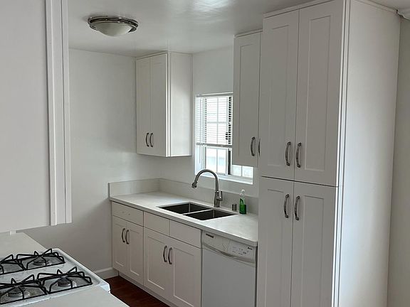 2nd image of 4428 Moorpark Way APT 5