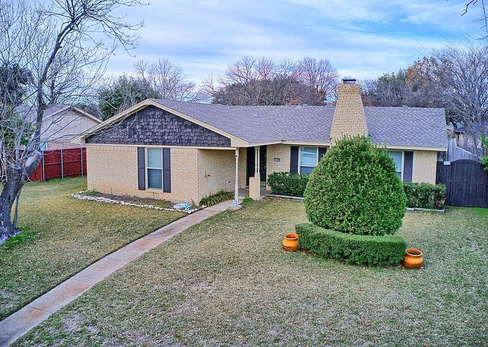 1st image of 2109 Drake Dr
