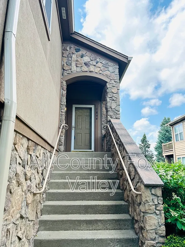 3 bed, 3.0 bath, 2480 sqft, $3,600 — Photo 4