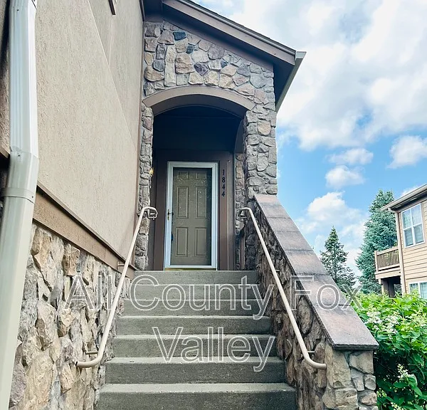 1844 Crenshaw Cir — Photo 4