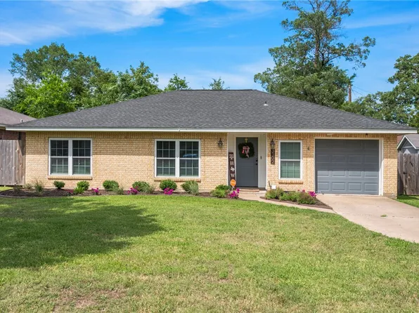 3302 Chisholm Trl, Bryan, TX 77803