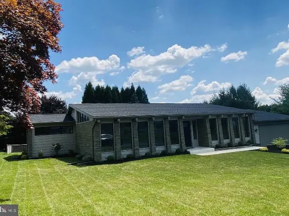 421 Carlton Rd, Hershey, PA 17033