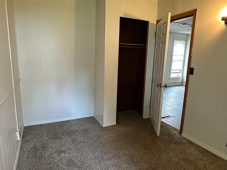 528 Niagara St — Photo 13