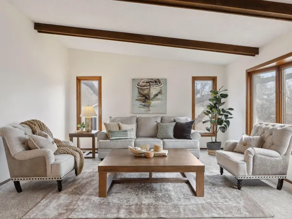 320 E 152nd St, Burnsville, MN 55306