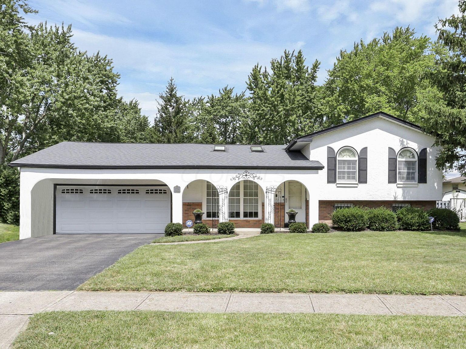 洋書 IN PERFECT SHAPE 2364 Josephine Cir, Grove City, OH 43123 | Zillow