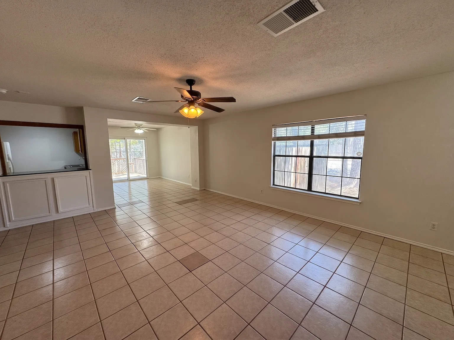4 bed, 1610 sqft, $1,850 — Photo 4