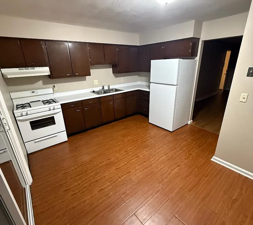19 Lakeshore Dr #10-9-7