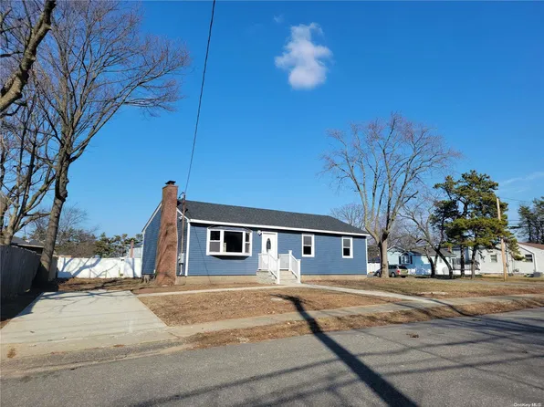 93 Garfield Boulevard, Farmingdale, NY 11735
