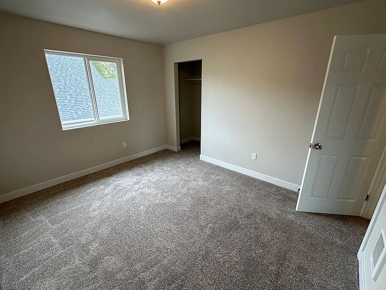 450 SE Lilly Ave #1 — Photo 8