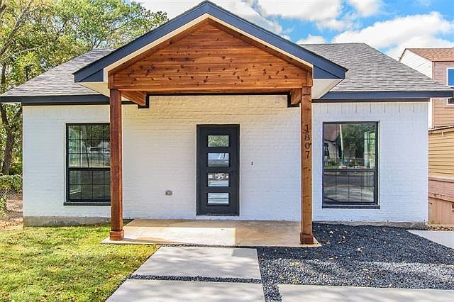 Beautiful modern, new construction with front driveway parking