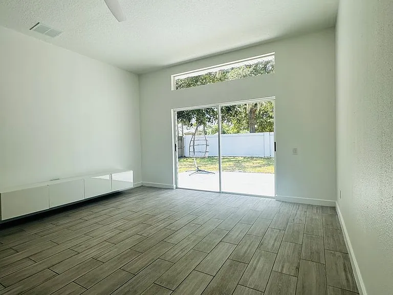 10421 Paragon Pl — Photo 2