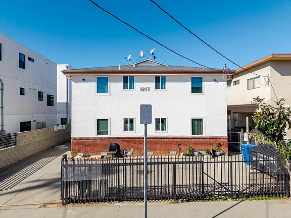 2nd image of 1217 N Kingsley Dr #3