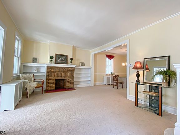 4th image of 15 Hazel Ave
