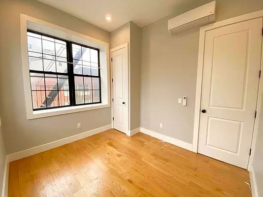 4th image of 196 Montrose Ave #4B