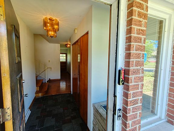 3rd image of 642 E 54th Pl