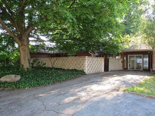 1st image of 123 University Ln