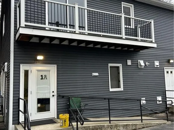 304 Front St #2R, Lincoln, RI 02865