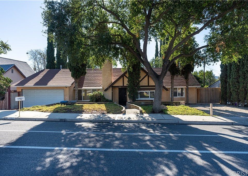 1st image of 1290 E Avenue De Los Arboles